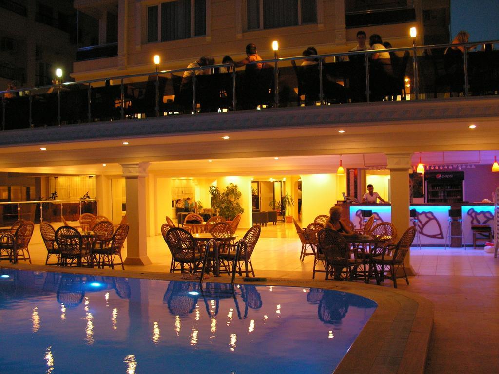 Amphora Hotel ไอวาลิค ภายนอก รูปภาพ